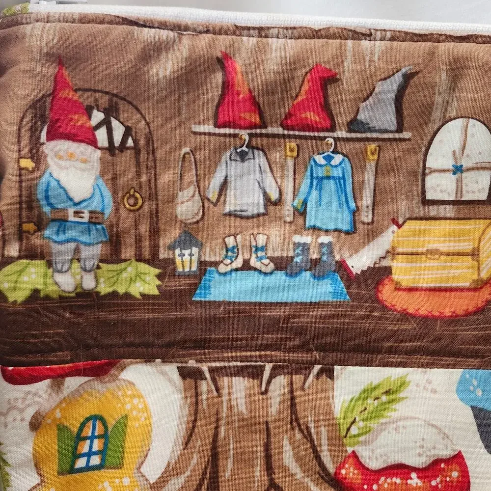 Gnome Project Bag 14x10x5 Zippered Hand Strap Flat Bottom Houses Pine Cones B35